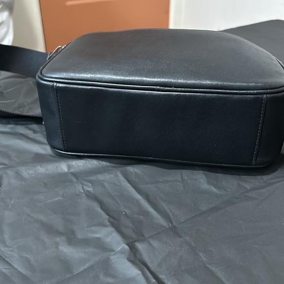 Coach Smooth Calf Leather Graham Crossbody in Black, in excellent condition - Picture 4 of 7